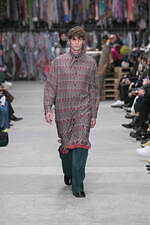 エトロ 23-24年秋冬メンズコレクション - “家庭的な温かみ”を伝統のファブリックにのせて｜写真28