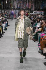 エトロ 23-24年秋冬メンズコレクション - “家庭的な温かみ”を伝統のファブリックにのせて｜写真19