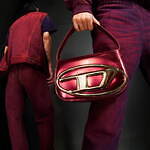 ディーゼル23年干支“うさぎ”モチーフのデニムベストやスウェット、ダークレッドのウォッシュ加工で｜写真5