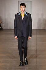 プラダ 2023年秋冬メンズコレクション、“断片”からファッションの本質を探究｜写真2