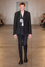 プラダ 2023年秋冬メンズコレクション、“断片”からファッションの本質を探究｜写真4