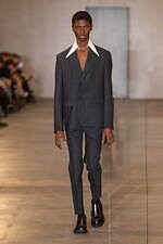 プラダ 2023年秋冬メンズコレクション、“断片”からファッションの本質を探究｜写真5