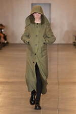 プラダ 2023年秋冬メンズコレクション、“断片”からファッションの本質を探究｜写真20