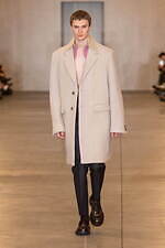 プラダ 2023年秋冬メンズコレクション、“断片”からファッションの本質を探究｜写真43