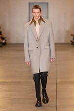 プラダ 2023年秋冬メンズコレクション、“断片”からファッションの本質を探究｜写真44