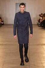 プラダ 2023年秋冬メンズコレクション、“断片”からファッションの本質を探究｜写真50