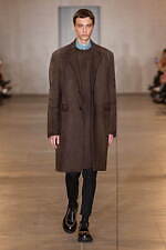 プラダ 2023年秋冬メンズコレクション、“断片”からファッションの本質を探究｜写真51