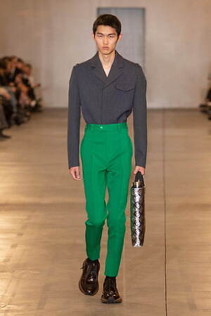 パワーショルダーで労働服を格上げした「プラダ」メンズ22AW 10