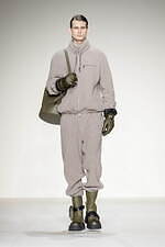 エンポリオ アルマーニ 2023年秋冬メンズコレクション - 上空からの探求、飛行士の冒険心｜写真15