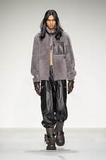 エンポリオ アルマーニ 2023年秋冬メンズコレクション - 上空からの探求、飛行士の冒険心｜写真20