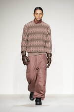 エンポリオ アルマーニ 2023年秋冬メンズコレクション - 上空からの探求、飛行士の冒険心｜写真39