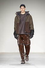 エンポリオ アルマーニ 2023年秋冬メンズコレクション - 上空からの探求、飛行士の冒険心｜写真43