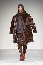 エンポリオ アルマーニ 2023年秋冬メンズコレクション - 上空からの探求、飛行士の冒険心｜写真45