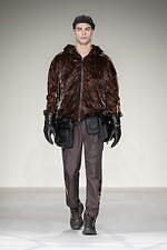 エンポリオ アルマーニ 2023年秋冬メンズコレクション - 上空からの探求、飛行士の冒険心｜写真46