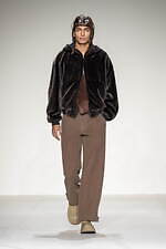 エンポリオ アルマーニ 2023年秋冬メンズコレクション - 上空からの探求、飛行士の冒険心｜写真56