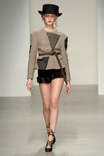 ヴィヴィアン・ウエストウッド レッドレーベル 2014-15年秋冬コレクション｜写真20