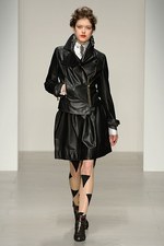 ヴィヴィアン・ウエストウッド レッドレーベル 2014-15年秋冬コレクション｜写真23