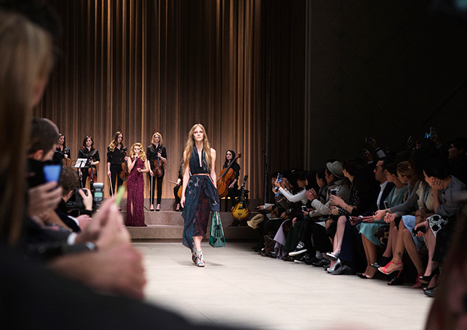 バーバリープローサム(Burberry Prorsum) 2014-15年秋冬ウィメンズコレクション  - 写真52