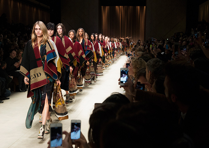 バーバリープローサム(Burberry Prorsum) 2014-15年秋冬ウィメンズコレクション  - 写真55