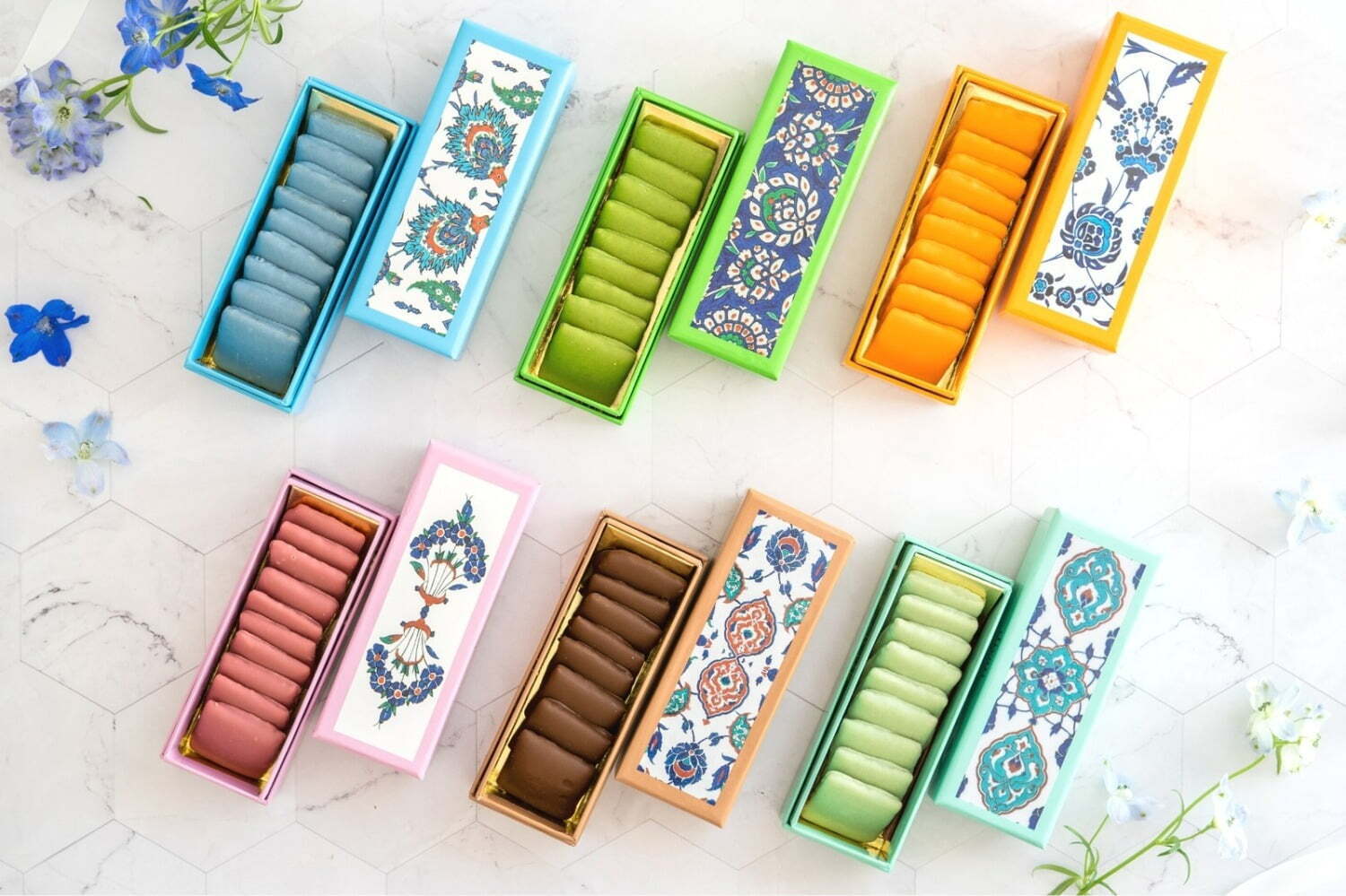 バレンタインチョコレート｜トルコ洋菓子ブランド「ディヴァン」23年バレンタイン、トルココーヒー＆ミントのカラフルチョコ