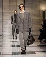 ジョルジオ アルマーニ 2023年秋冬メンズコレクション - 灰色に濡れる温かさ｜写真15