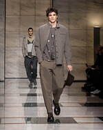 ジョルジオ アルマーニ 2023年秋冬メンズコレクション - 灰色に濡れる温かさ｜写真18