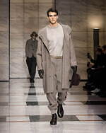 ジョルジオ アルマーニ 2023年秋冬メンズコレクション - 灰色に濡れる温かさ｜写真21