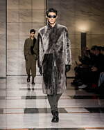 ジョルジオ アルマーニ 2023年秋冬メンズコレクション - 灰色に濡れる温かさ｜写真26