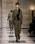 ジョルジオ アルマーニ 2023年秋冬メンズコレクション - 灰色に濡れる温かさ｜写真27