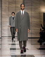 ジョルジオ アルマーニ 2023年秋冬メンズコレクション - 灰色に濡れる温かさ｜写真29