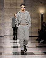 ジョルジオ アルマーニ 2023年秋冬メンズコレクション - 灰色に濡れる温かさ｜写真34