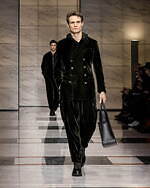ジョルジオ アルマーニ 2023年秋冬メンズコレクション - 灰色に濡れる温かさ｜写真37