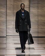 ジョルジオ アルマーニ 2023年秋冬メンズコレクション - 灰色に濡れる温かさ｜写真39