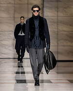 ジョルジオ アルマーニ 2023年秋冬メンズコレクション - 灰色に濡れる温かさ｜写真44