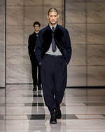 ジョルジオ アルマーニ 2023年秋冬メンズコレクション - 灰色に濡れる温かさ｜写真45