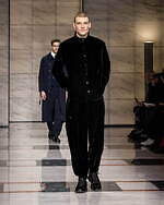 ジョルジオ アルマーニ 2023年秋冬メンズコレクション - 灰色に濡れる温かさ｜写真48