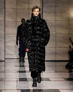 ジョルジオ アルマーニ 2023年秋冬メンズコレクション - 灰色に濡れる温かさ｜写真55