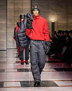 ジョルジオ アルマーニ 2023年秋冬メンズコレクション - 灰色に濡れる温かさ｜写真67