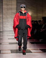 ジョルジオ アルマーニ 2023年秋冬メンズコレクション - 灰色に濡れる温かさ｜写真73