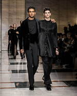 ジョルジオ アルマーニ 2023年秋冬メンズコレクション - 灰色に濡れる温かさ｜写真79