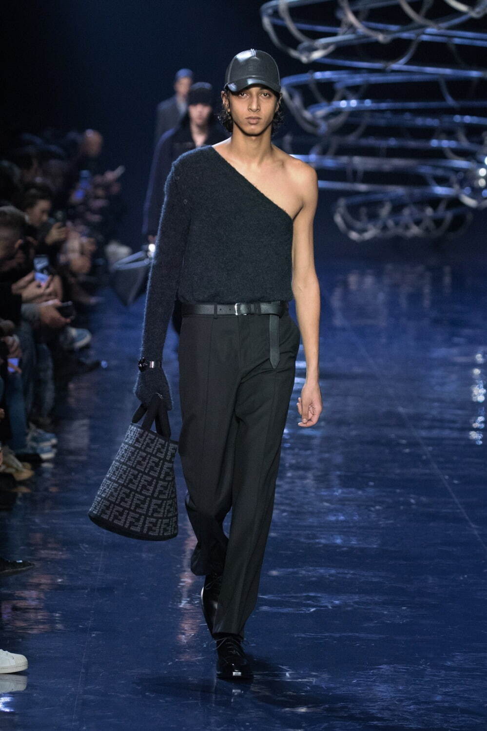 フェンディ(FENDI) 2023-24年秋冬メンズコレクション - ファッションプレス