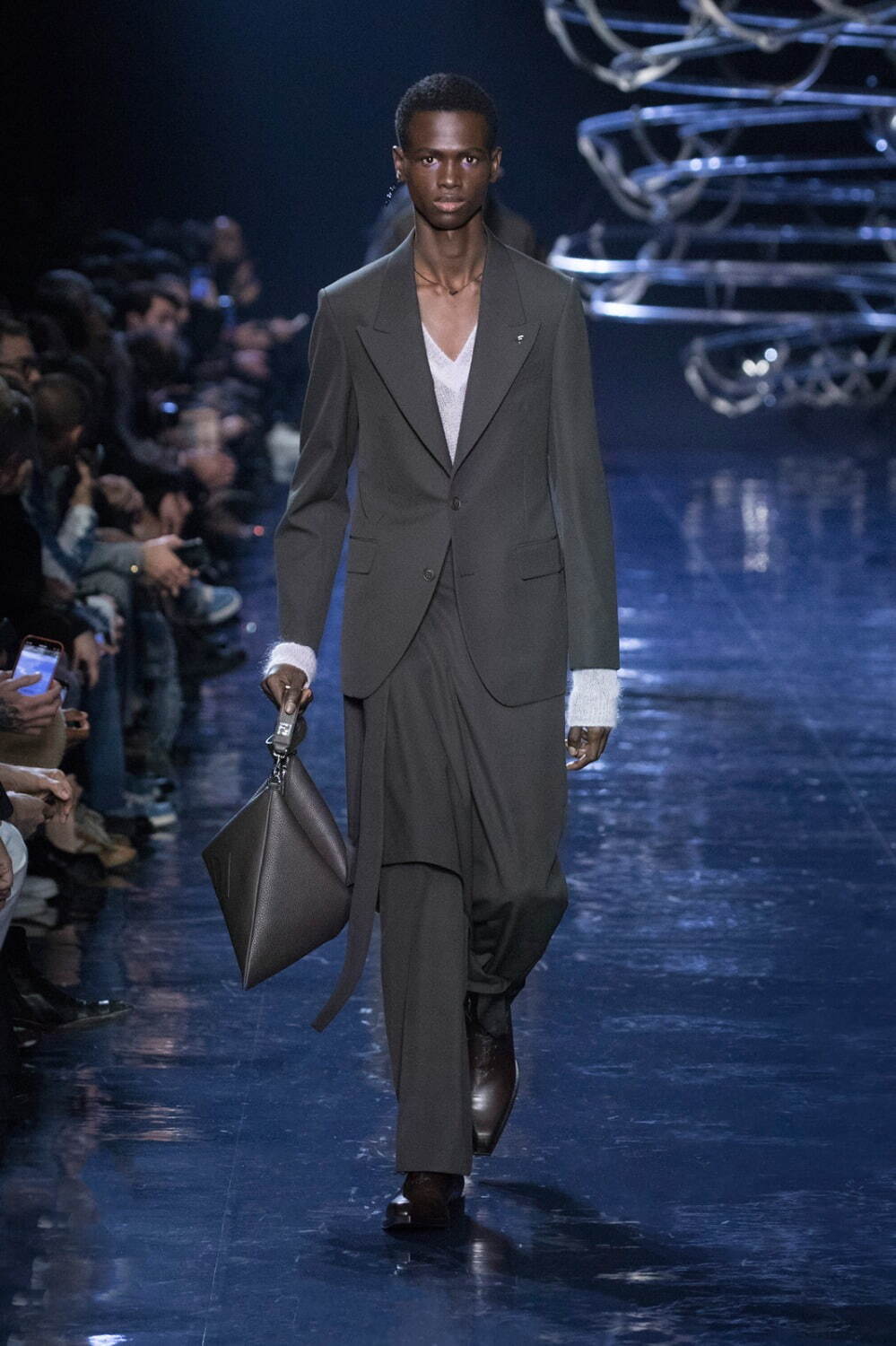 フェンディ(FENDI) 2023-24年秋冬メンズコレクション - ファッションプレス