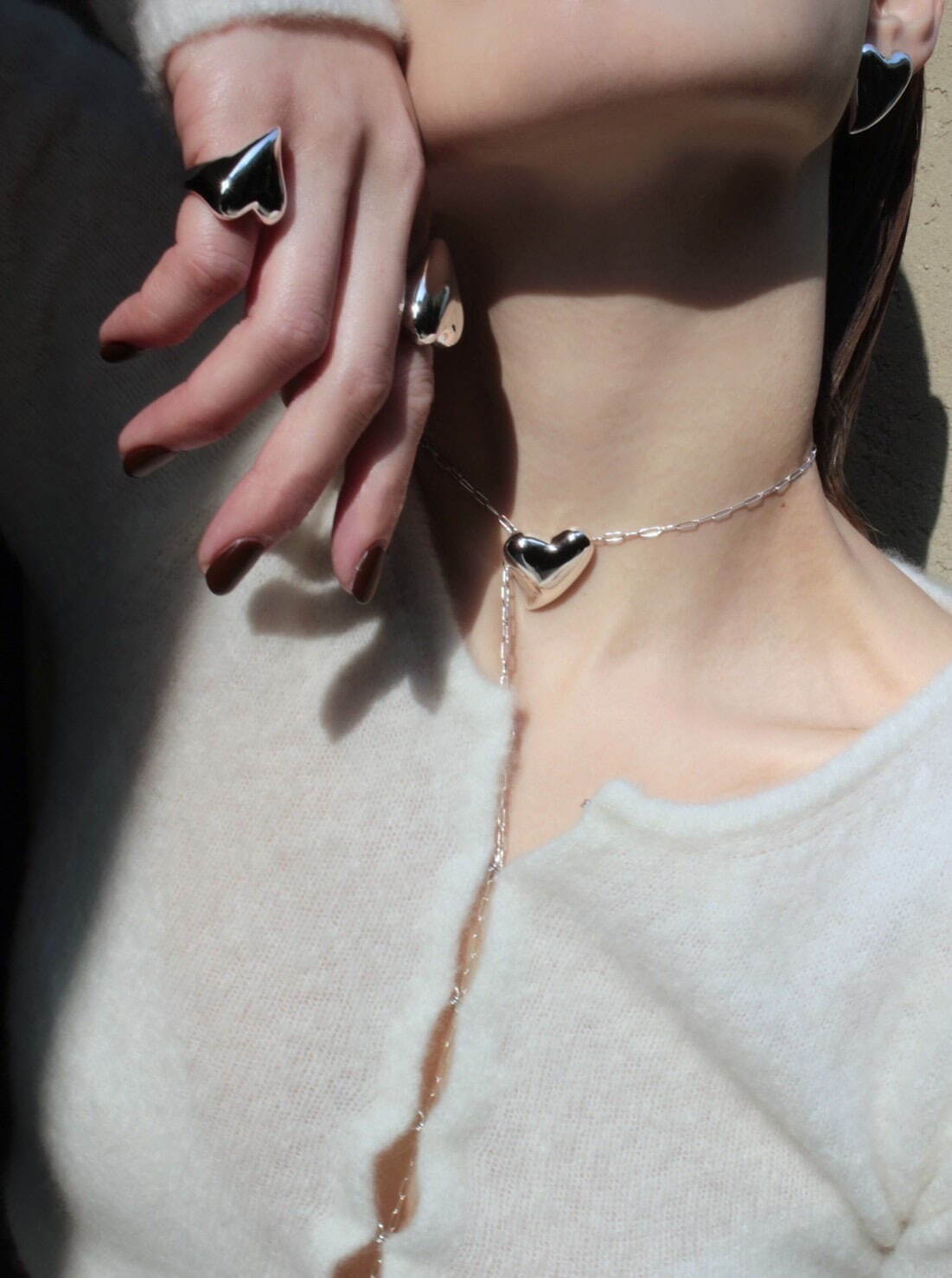 左から)Heart ring 14,300円、Heart necklace 15,400円
カラー マットシルバー