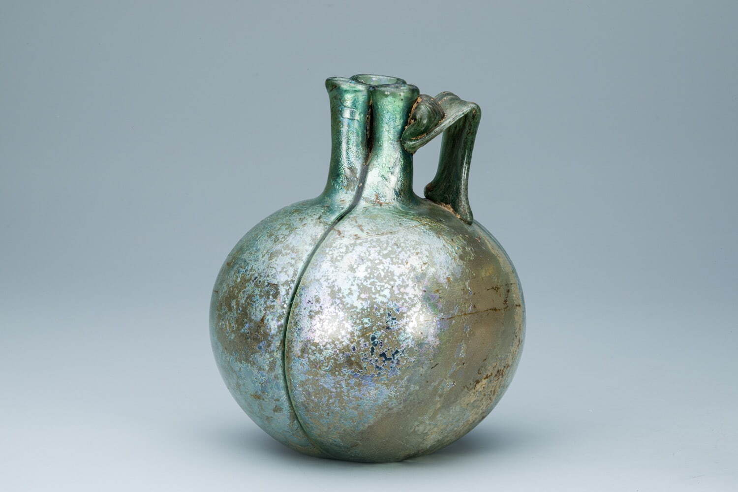 《三連瓶》 東地中海沿岸域 2-3世紀 岡山市立オリエント美術館
［全期間展示］