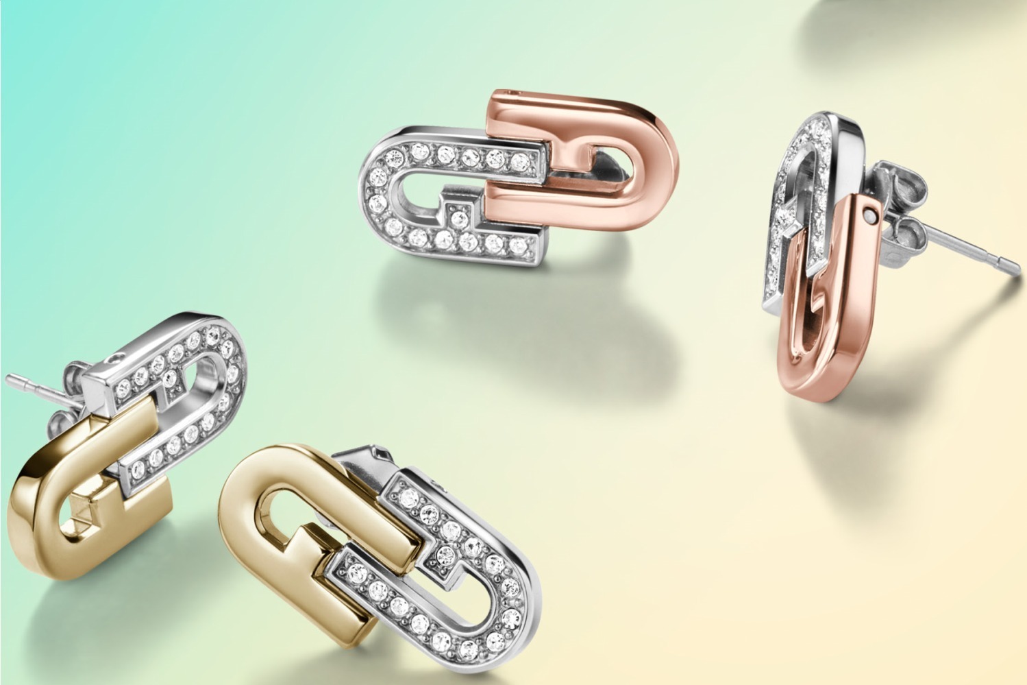 フルラ23年春夏の新作ジュエリー、“アーチロゴ”が光るピアスやパール付きネックレス