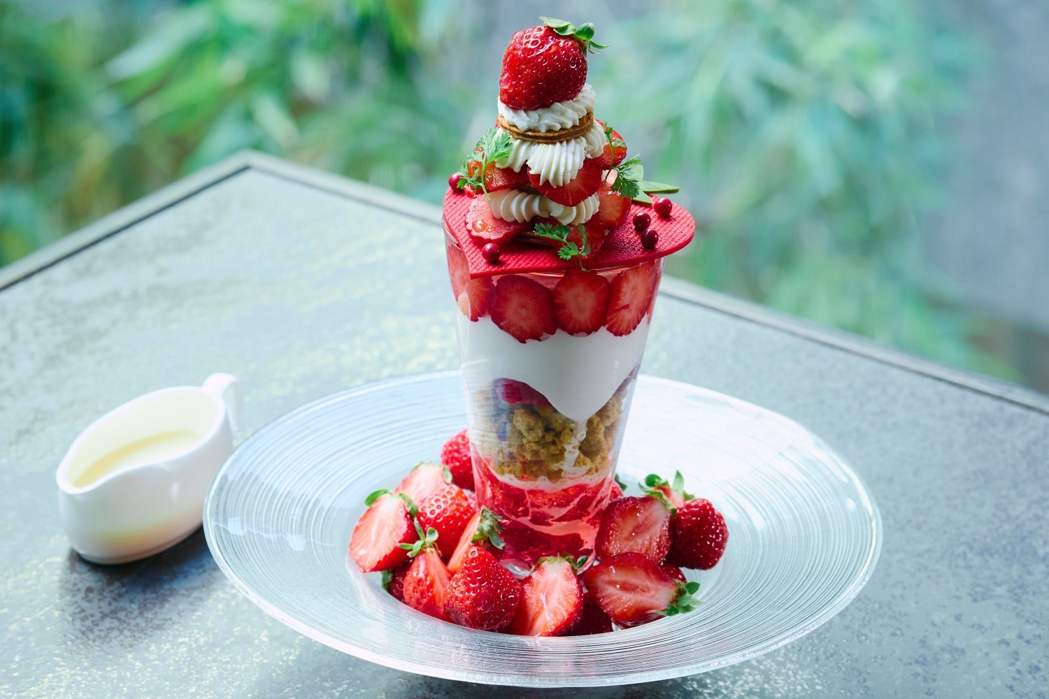 パルフェ｜ ザ・サウザンド京都“あまおう”苺の限定パルフェ、ナポレオンミルフィーユをのせた贅沢スイーツ
