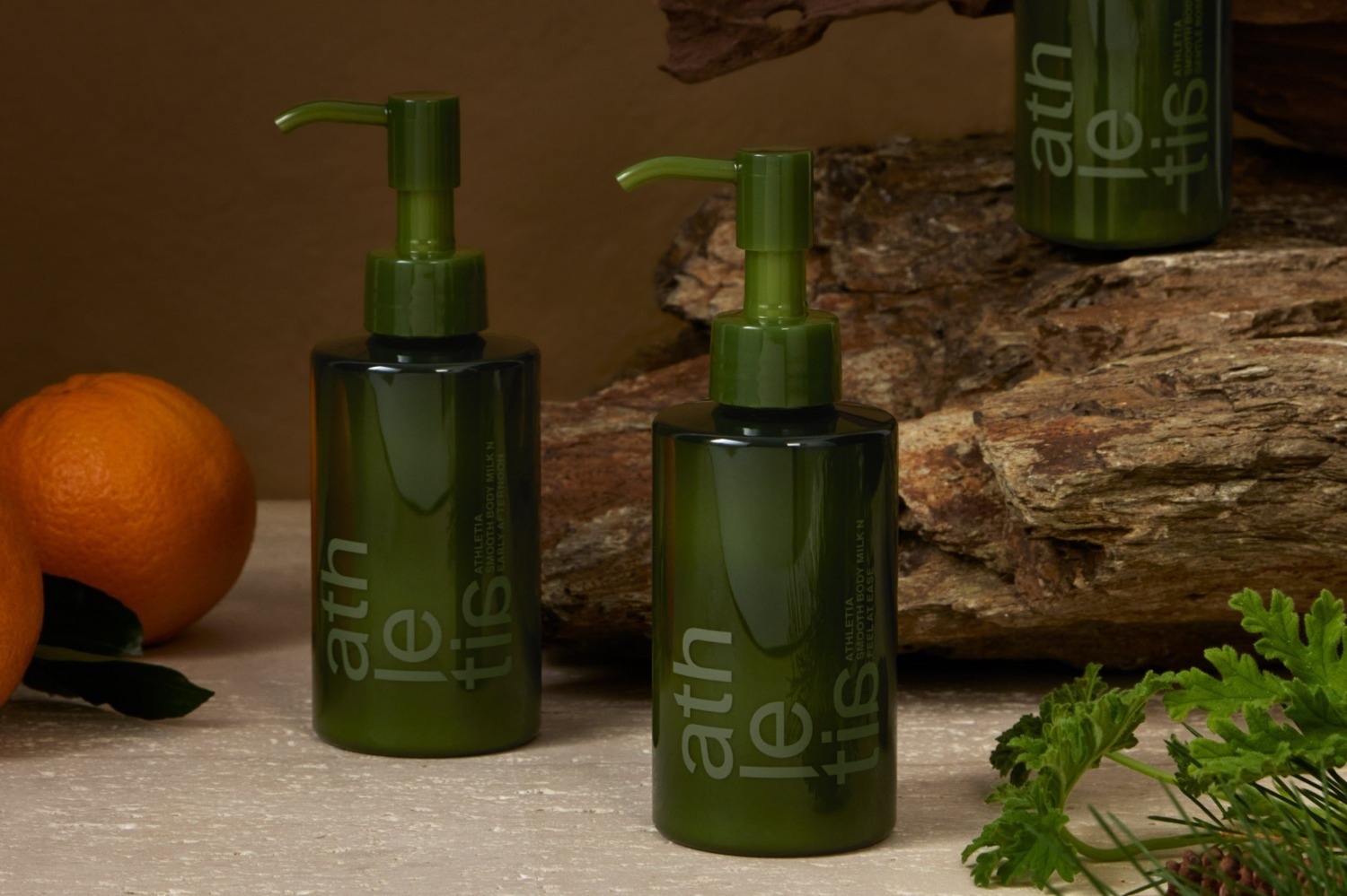 アスレティア23年春ボディケア、“植物精油香る”さらりと肌になじむふっくらボディミルク