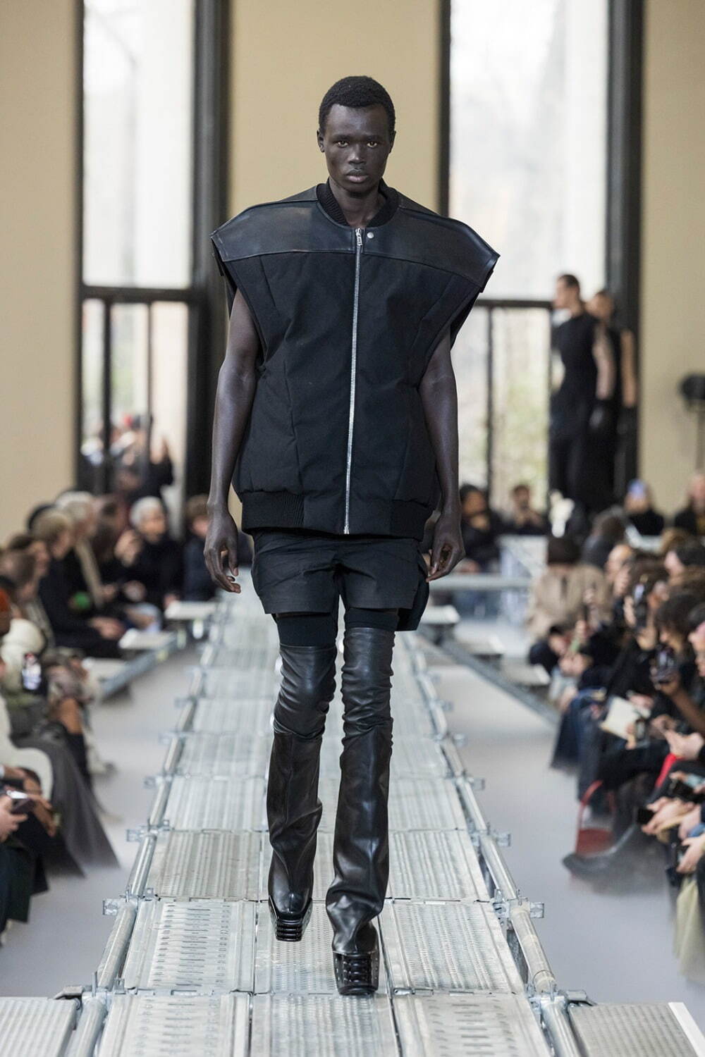 リック・オウエンス(Rick Owens) 2023-24年秋冬メンズコレクション  - 写真3