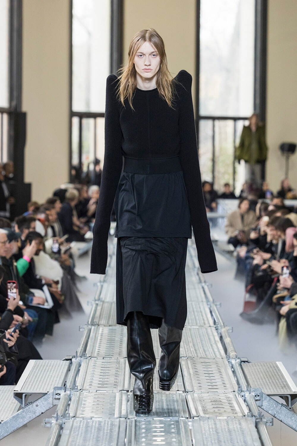 リック・オウエンス(Rick Owens) 2023-24年秋冬メンズコレクション  - 写真9