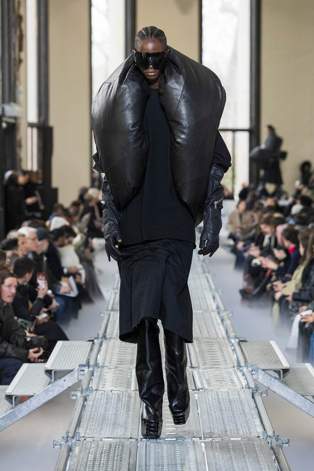 リック・オウエンス(Rick Owens) 2023-24年秋冬メンズコレクション  - 写真12